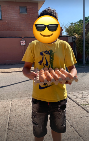 Cliente mostrando su pedido